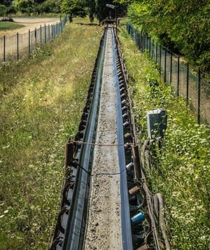 belt conveyer in field